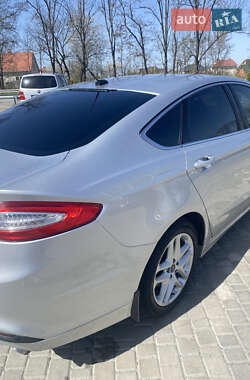 Седан Ford Fusion 2013 в 