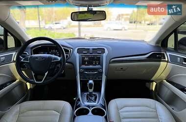 Седан Ford Fusion 2013 в 