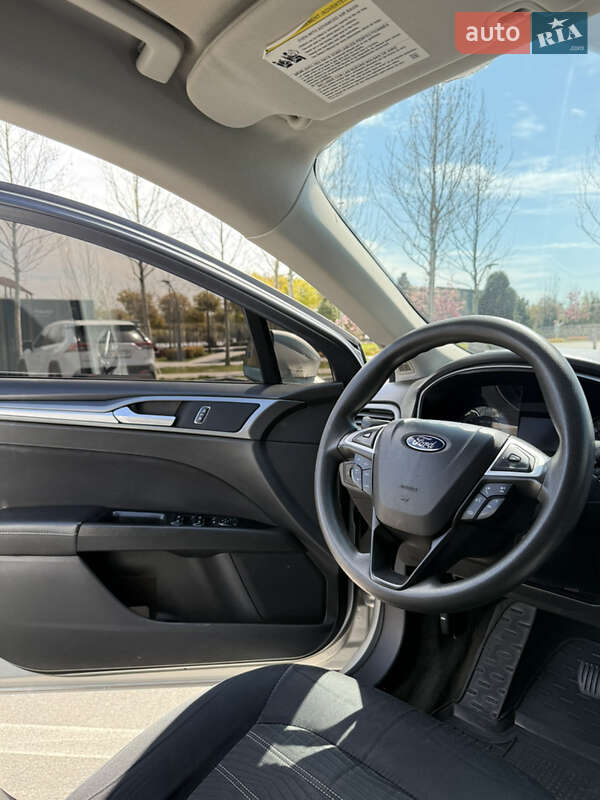Седан Ford Fusion 2016 в Дніпрі