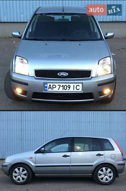Хэтчбек Ford Fusion 2004 в 