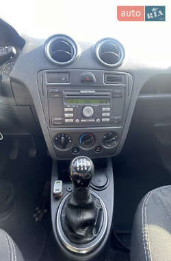 Хэтчбек Ford Fusion 2010 в 