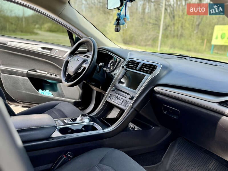 Седан Ford Fusion 2017 в Попельне