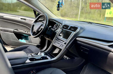 Седан Ford Fusion 2017 в 