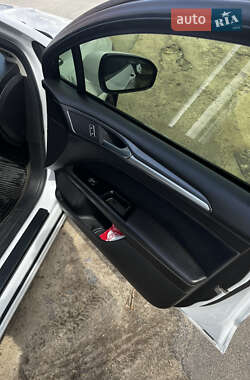 Седан Ford Fusion 2013 в 