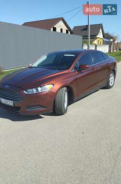 Седан Ford Fusion 2015 в Бучі