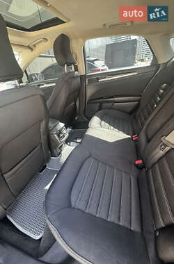 Седан Ford Fusion 2015 в 