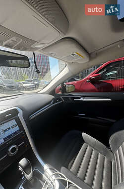 Седан Ford Fusion 2015 в 
