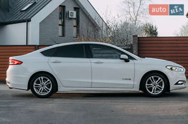 Седан Ford Fusion 2018 в 