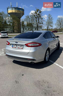 Седан Ford Fusion 2013 в 