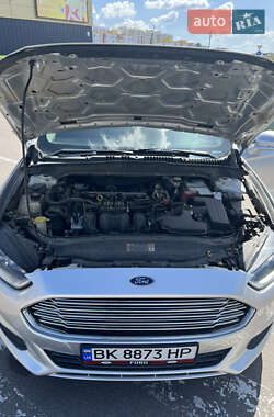 Седан Ford Fusion 2013 в 