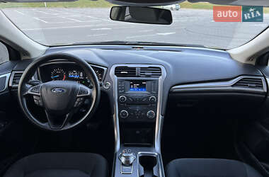 Седан Ford Fusion 2016 в 