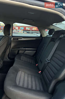 Седан Ford Fusion 2016 в 