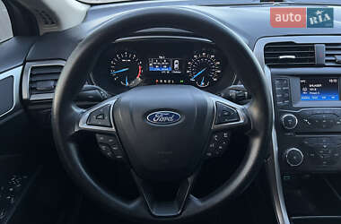 Седан Ford Fusion 2016 в 