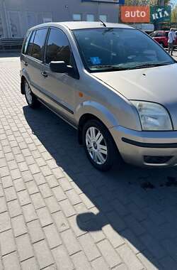 Хэтчбек Ford Fusion 2003 в 
