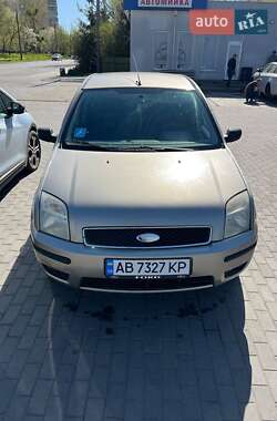 Хэтчбек Ford Fusion 2003 в 