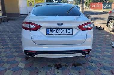 Седан Ford Fusion 2015 в 