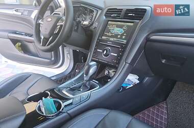 Седан Ford Fusion 2015 в 