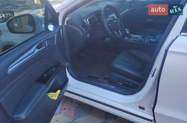 Седан Ford Fusion 2015 в 