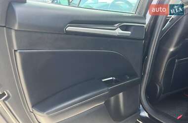 Седан Ford Fusion 2016 в 