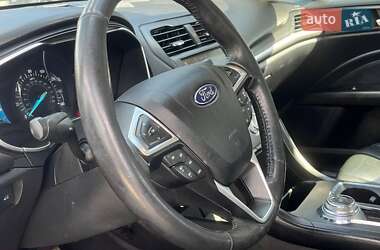Седан Ford Fusion 2016 в 