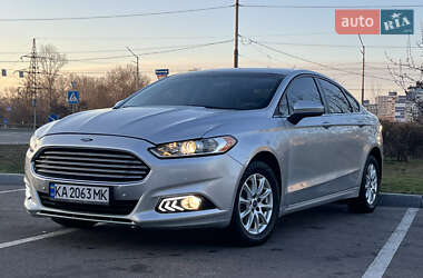 Седан Ford Fusion 2015 в 