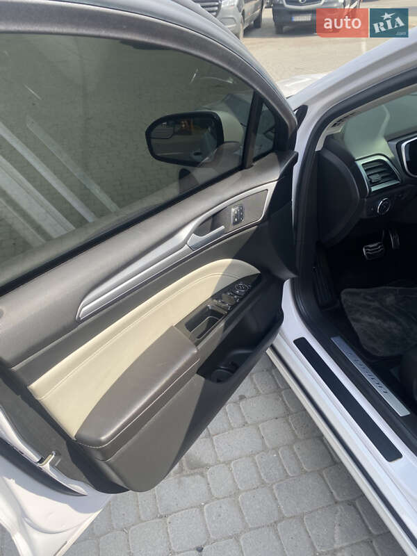 Седан Ford Fusion 2014 в Черновцах