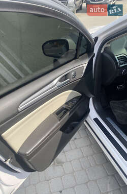 Седан Ford Fusion 2014 в 