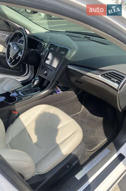 Седан Ford Fusion 2014 в 