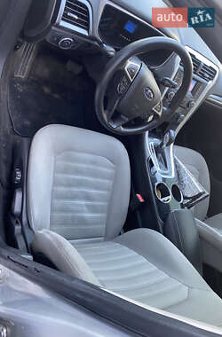 Седан Ford Fusion 2012 в 