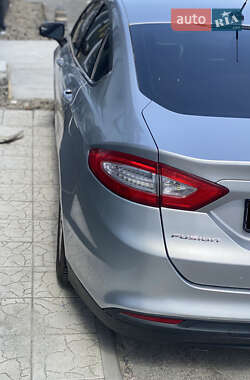 Седан Ford Fusion 2012 в 