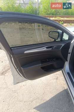Седан Ford Fusion 2015 в 