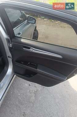 Седан Ford Fusion 2015 в 