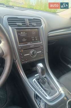 Седан Ford Fusion 2015 в 
