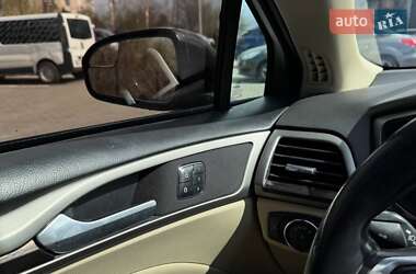 Седан Ford Fusion 2013 в 