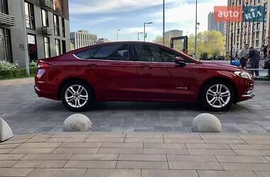 Седан Ford Fusion 2018 в 