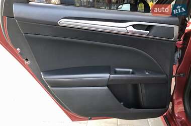 Седан Ford Fusion 2018 в 