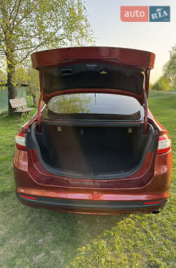 Седан Ford Fusion 2013 в 