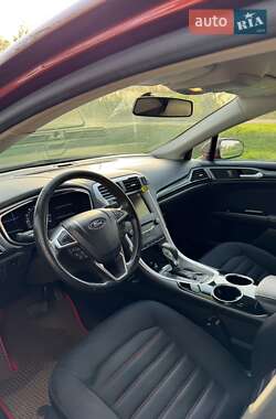 Седан Ford Fusion 2013 в 