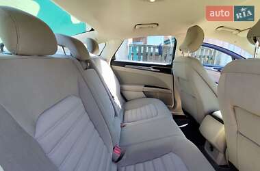 Седан Ford Fusion 2016 в 