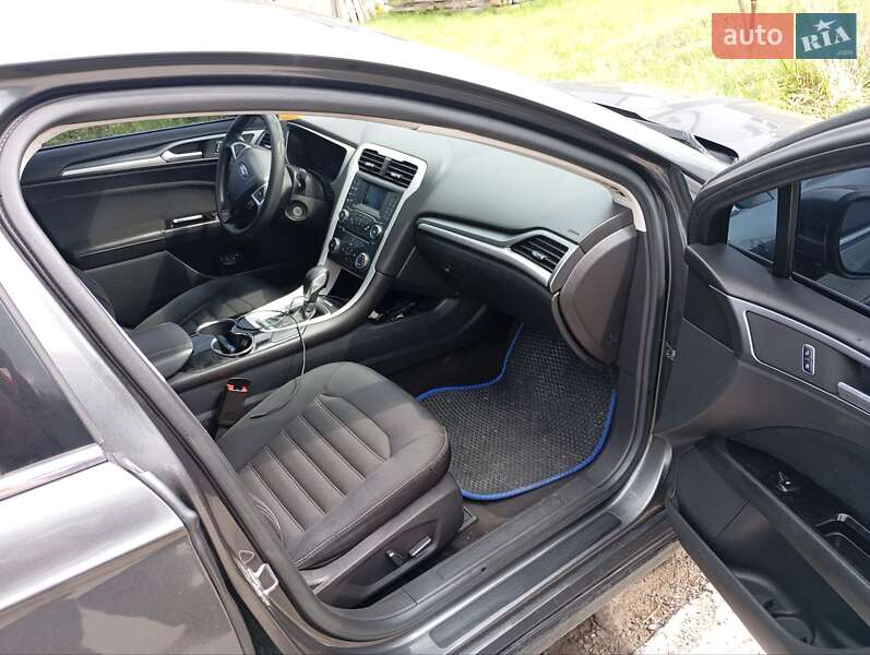Седан Ford Fusion 2014 в Львове