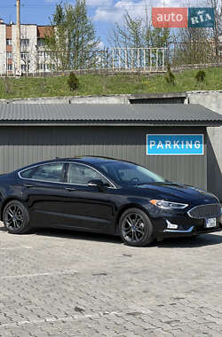 Седан Ford Fusion 2019 в 