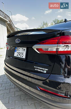 Седан Ford Fusion 2019 в 