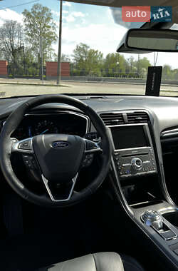 Седан Ford Fusion 2019 в 