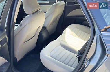 Седан Ford Fusion 2017 в 
