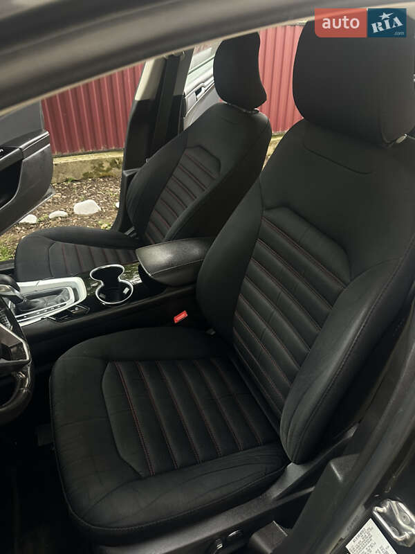 Седан Ford Fusion 2015 в Чернівцях
