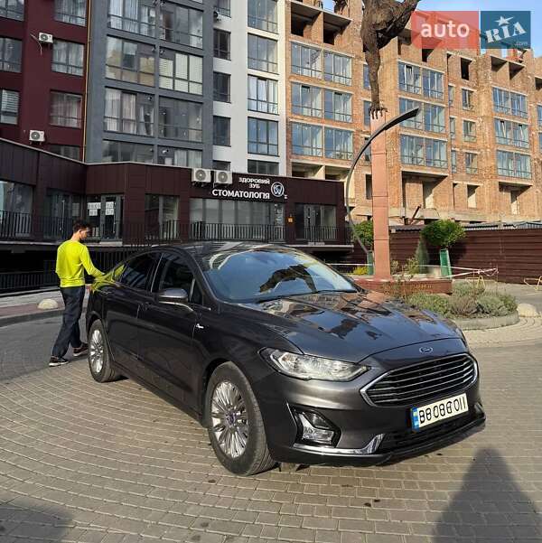Седан Ford Fusion 2019 в 