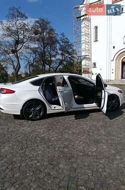 Седан Ford Fusion 2016 в 