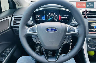 Седан Ford Fusion 2016 в 