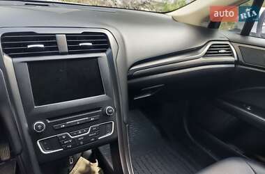 Седан Ford Fusion 2018 в 