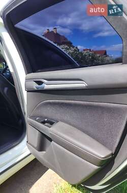 Седан Ford Fusion 2014 в 